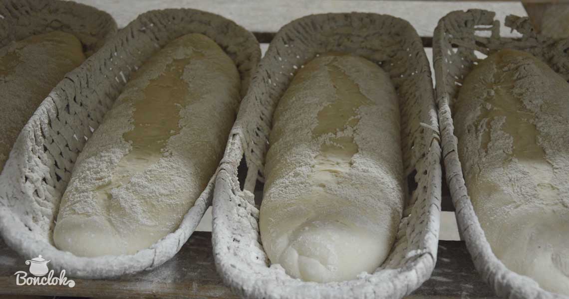 Ciasto chlebowe wyrastające w słomionkach, czyli specjalnych, wyplatanych koszyczkach, fot. Anna Lerch-Wójcik
